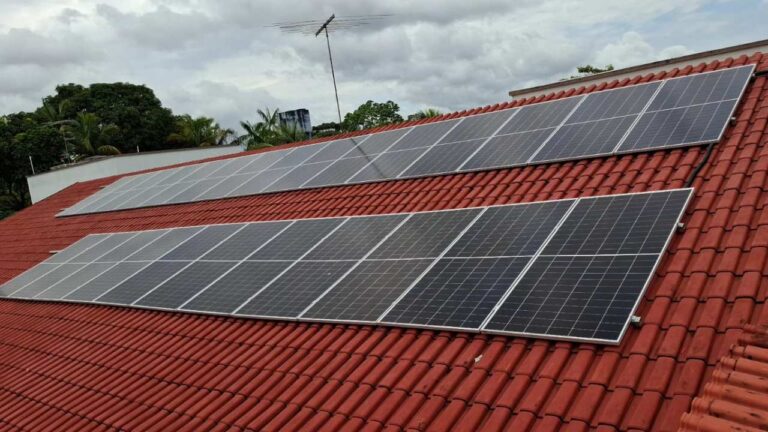 Quanto economizar por mês com kit solar residencial?