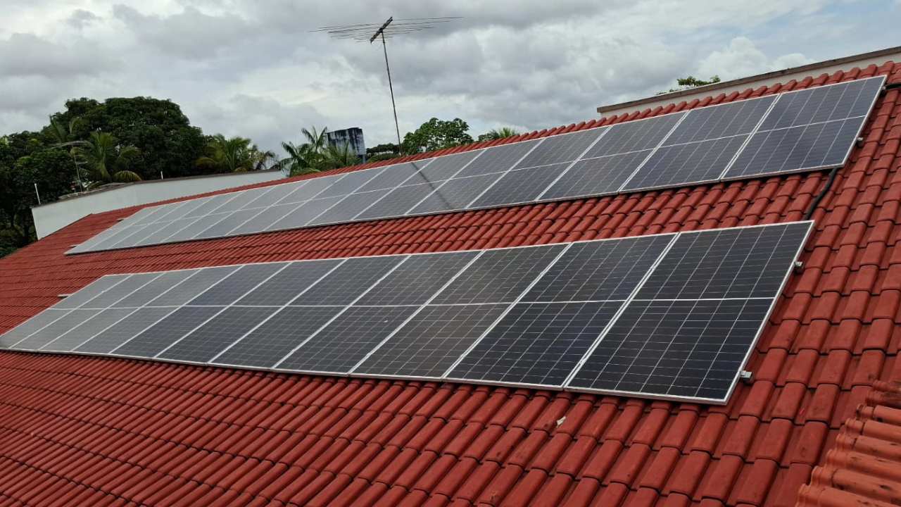 Quanto economizar por mês com kit solar residencial?